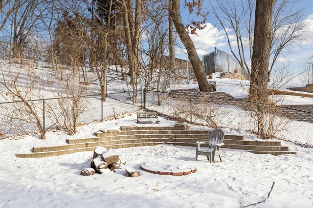 7910 Banks Path, Inver Grove Heights, MN 55077