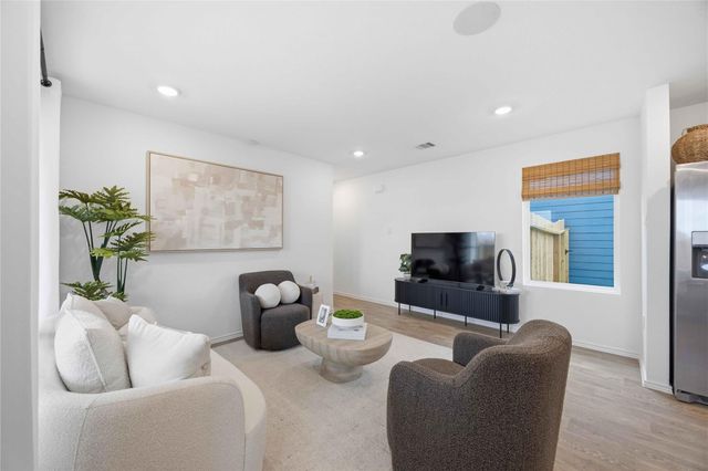 6011 Pineapple Street, Houston, TX 77048