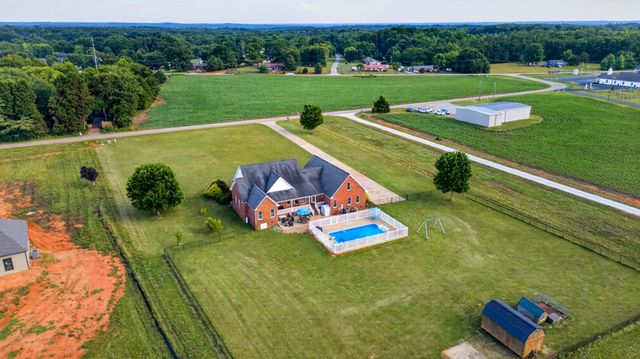 820 Old Island Ford Road, Chesnee, SC 29323