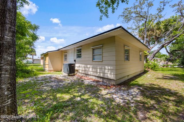 2254 Pelham Street NE, Palm Bay, FL 32905