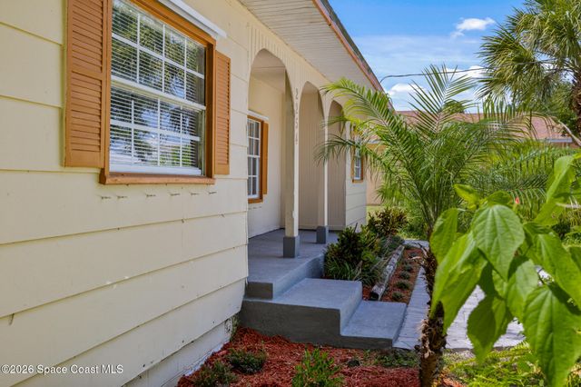 2254 Pelham Street NE, Palm Bay, FL 32905