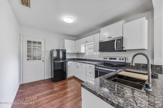 2254 Pelham Street NE, Palm Bay, FL 32905