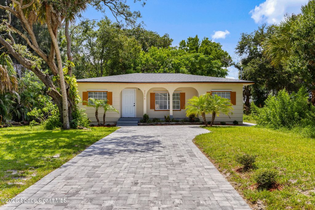 2254 Pelham Street NE, Palm Bay, FL 32905