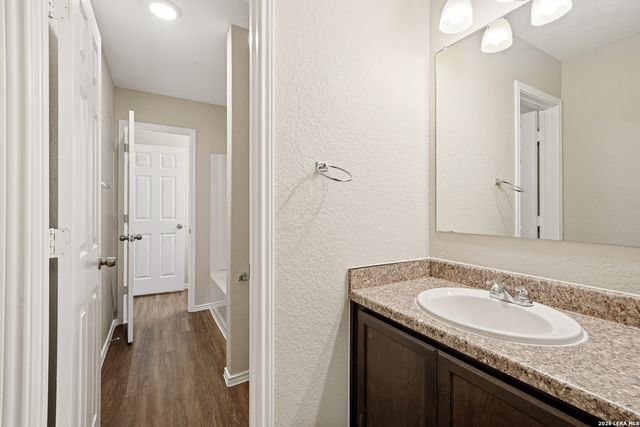 9511 Apple Ridge, San Antonio, TX 78239
