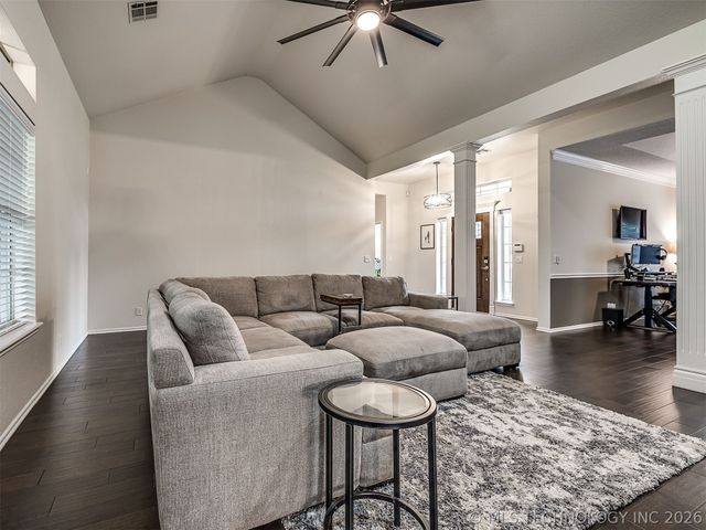 9208 N 132nd East Avenue, Owasso, OK 74055