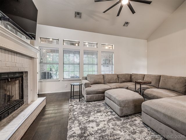 9208 N 132nd East Avenue, Owasso, OK 74055