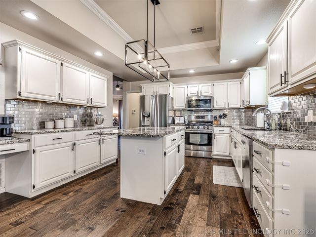 9208 N 132nd East Avenue, Owasso, OK 74055