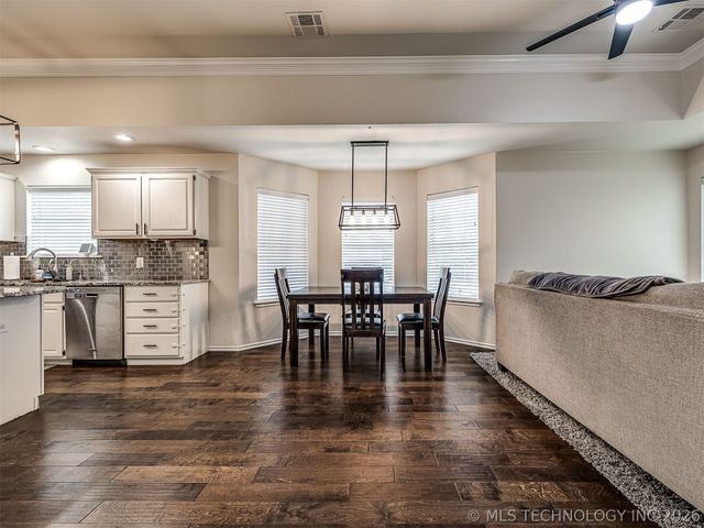 9208 N 132nd East Avenue, Owasso, OK 74055