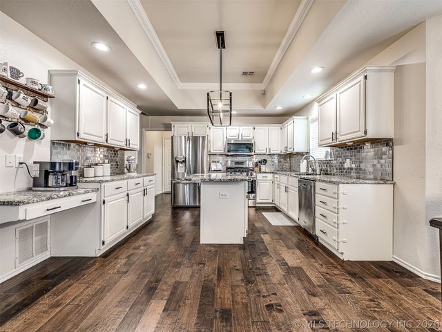 9208 N 132nd East Avenue, Owasso, OK 74055