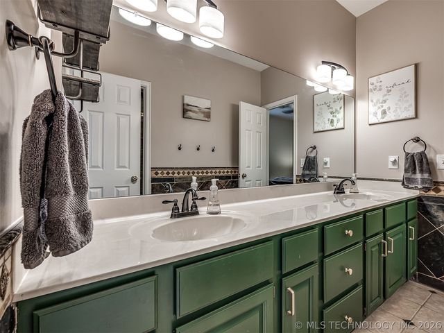 9208 N 132nd East Avenue, Owasso, OK 74055