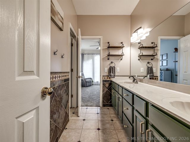 9208 N 132nd East Avenue, Owasso, OK 74055