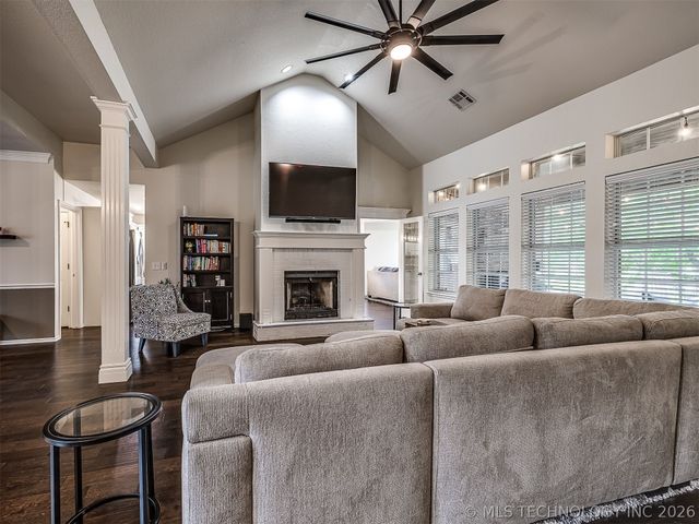 9208 N 132nd East Avenue, Owasso, OK 74055