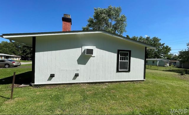 1114 Saint Helena Drive, Cahokia, IL 62206