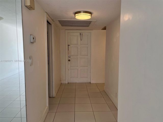 3100 N Palm Aire Dr 104, Pompano Beach, FL 33069