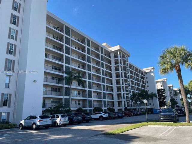 3100 N Palm Aire Dr 104, Pompano Beach, FL 33069