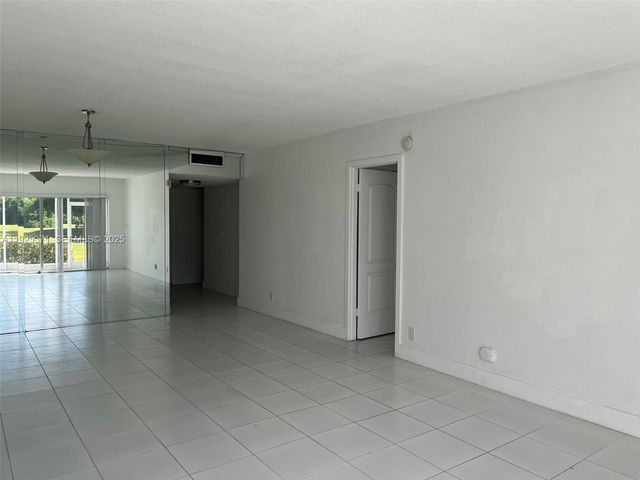 3100 N Palm Aire Dr 104, Pompano Beach, FL 33069