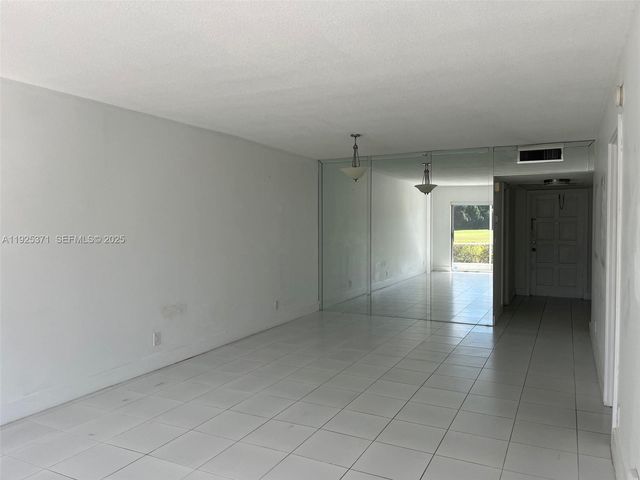 3100 N Palm Aire Dr 104, Pompano Beach, FL 33069