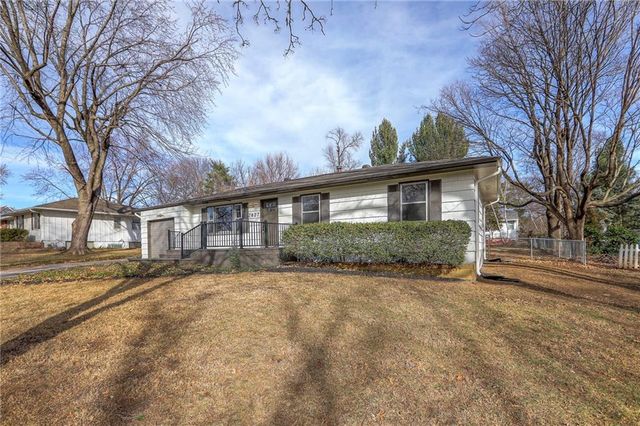 7627 Pawnee Street, Prairie Village, KS 66208