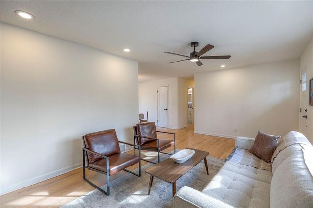 7627 Pawnee Street, Prairie Village, KS 66208