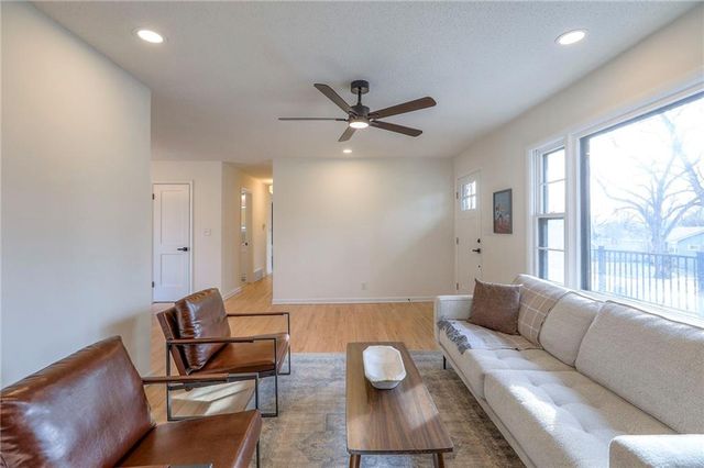 7627 Pawnee Street, Prairie Village, KS 66208