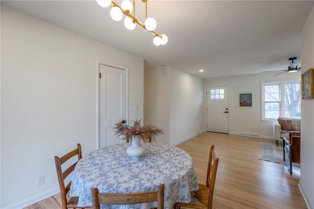 7627 Pawnee Street, Prairie Village, KS 66208