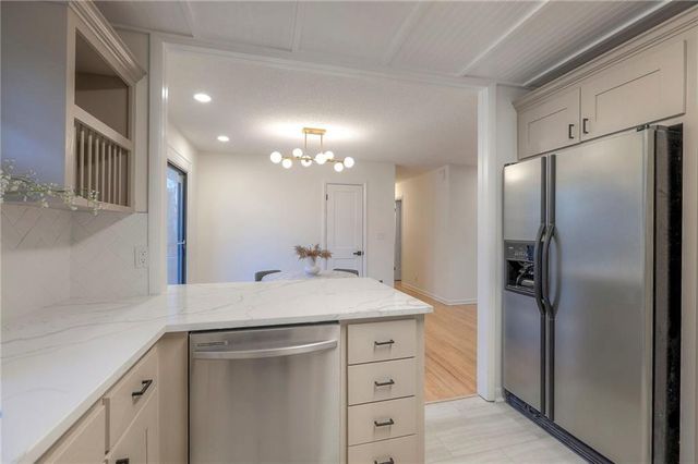 7627 Pawnee Street, Prairie Village, KS 66208