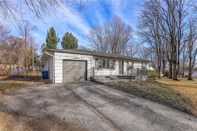 7627 Pawnee Street, Prairie Village, KS 66208