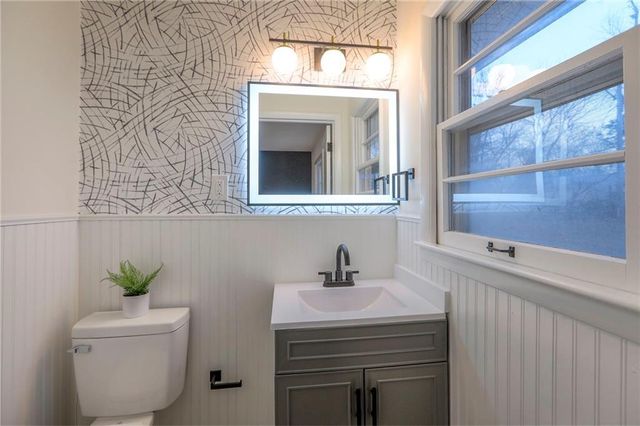 7627 Pawnee Street, Prairie Village, KS 66208