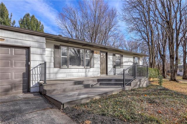 7627 Pawnee Street, Prairie Village, KS 66208