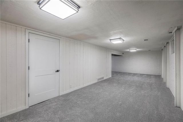 7627 Pawnee Street, Prairie Village, KS 66208