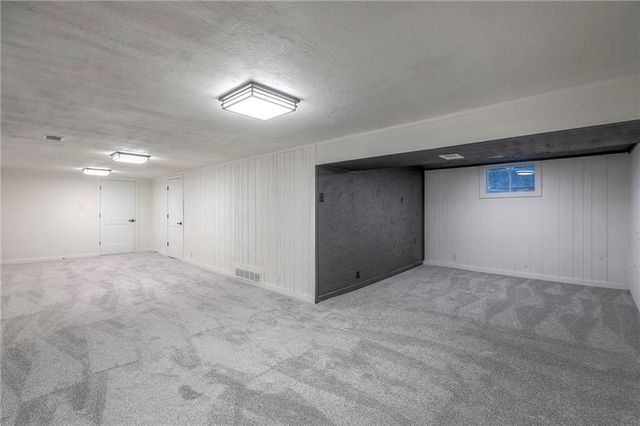 7627 Pawnee Street, Prairie Village, KS 66208