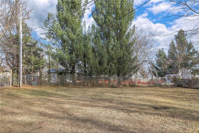 7627 Pawnee Street, Prairie Village, KS 66208