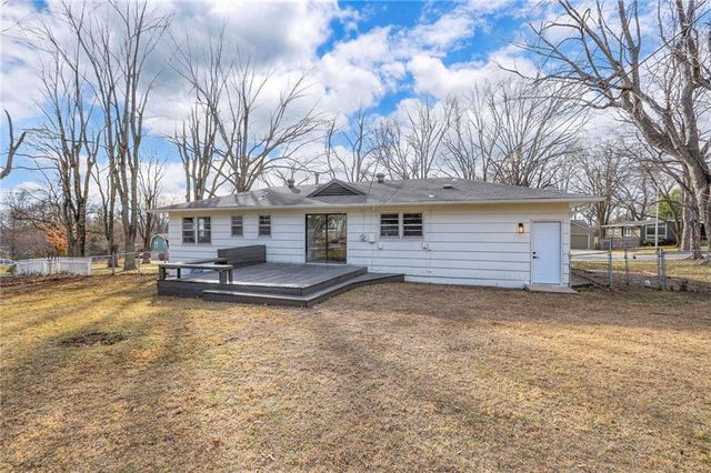 7627 Pawnee Street, Prairie Village, KS 66208