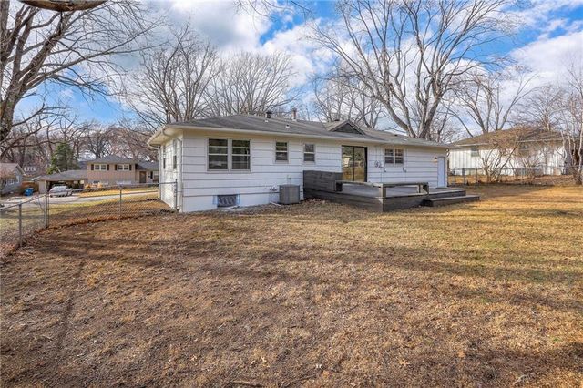 7627 Pawnee Street, Prairie Village, KS 66208