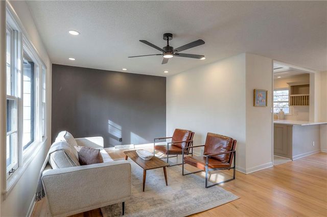 7627 Pawnee Street, Prairie Village, KS 66208