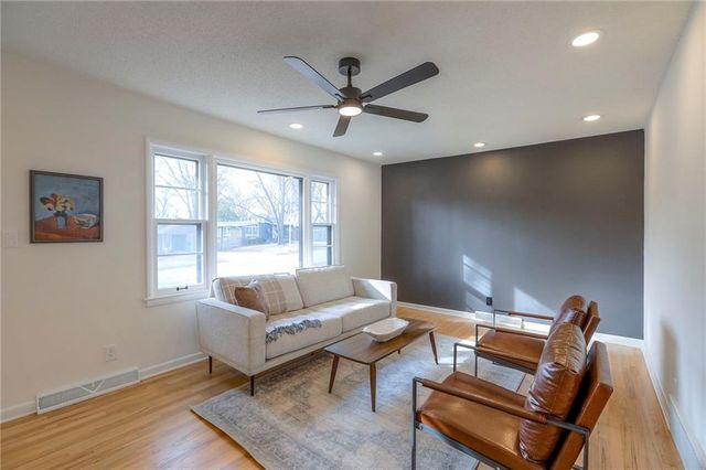 7627 Pawnee Street, Prairie Village, KS 66208