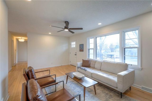 7627 Pawnee Street, Prairie Village, KS 66208