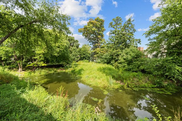 28 Warrington Drive, Lake Bluff, IL 60044