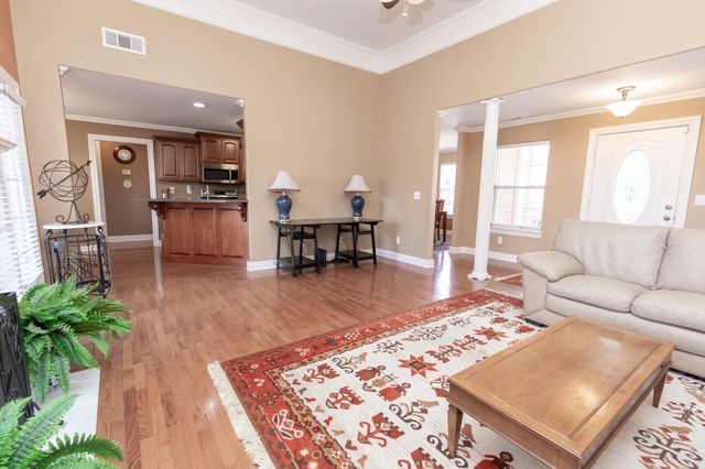 106 Bedrock Dr, White House, TN 37188