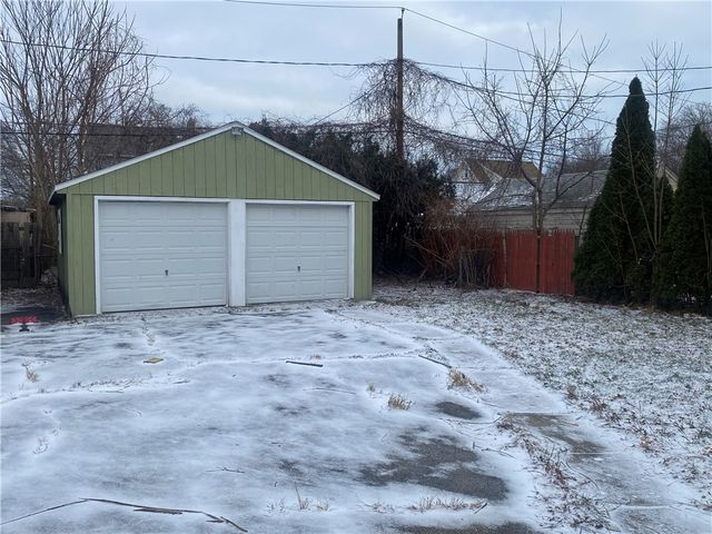 64 Chippendale Road, Greece, NY 14616