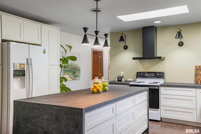 192 AMBER Lane, Carbondale, IL 62902