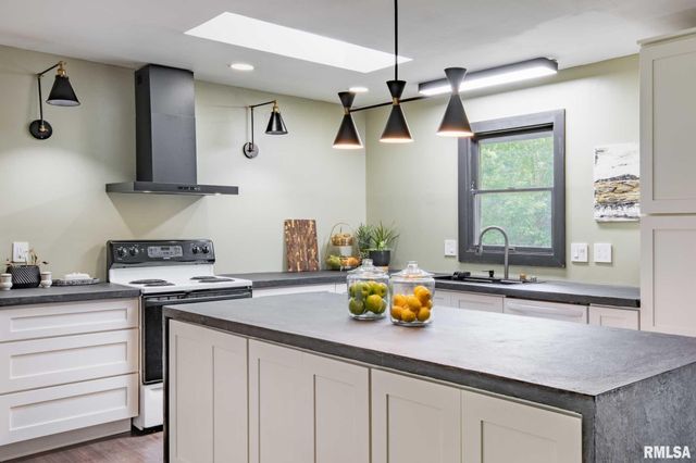 192 AMBER Lane, Carbondale, IL 62902