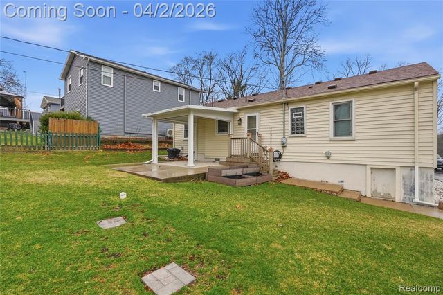 5766 Parkdale Street, Utica, MI 48317