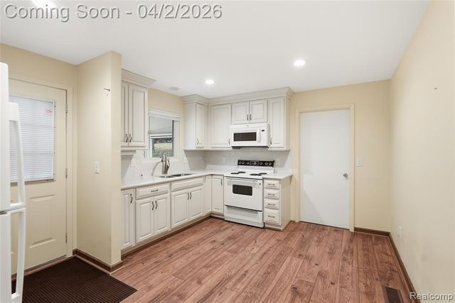 5766 Parkdale Street, Utica, MI 48317