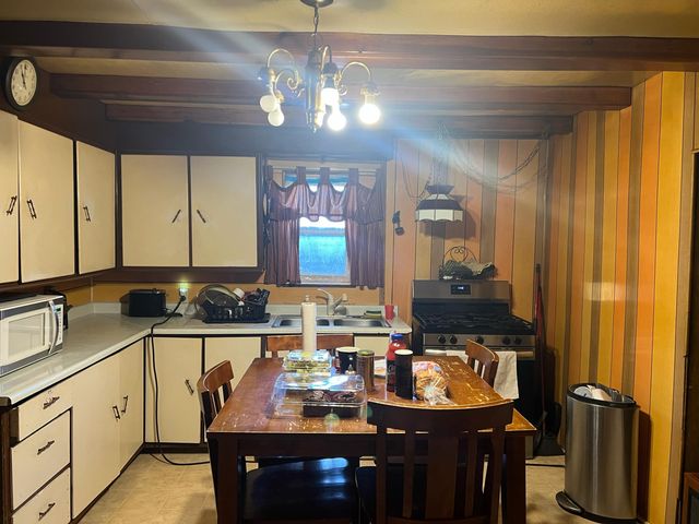 1022 Cerro Vista Road SW, Albuquerque, NM 87105