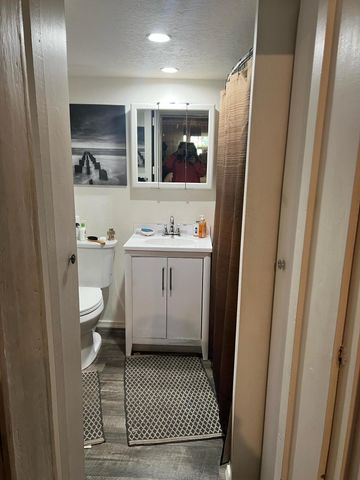 1022 Cerro Vista Road SW, Albuquerque, NM 87105