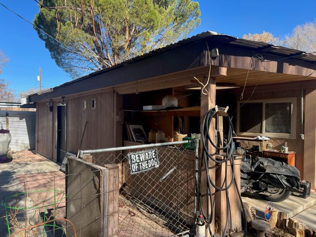 1022 Cerro Vista Road SW, Albuquerque, NM 87105