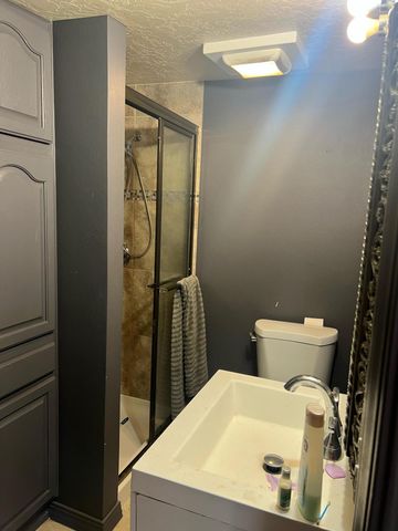 1022 Cerro Vista Road SW, Albuquerque, NM 87105