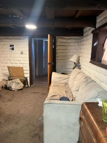 1022 Cerro Vista Road SW, Albuquerque, NM 87105