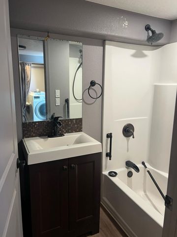 1022 Cerro Vista Road SW, Albuquerque, NM 87105